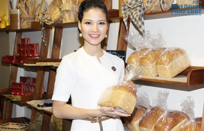 Trần Thị Quỳnh rạng rỡ ngày trở thành bà chủ tiệm bánh